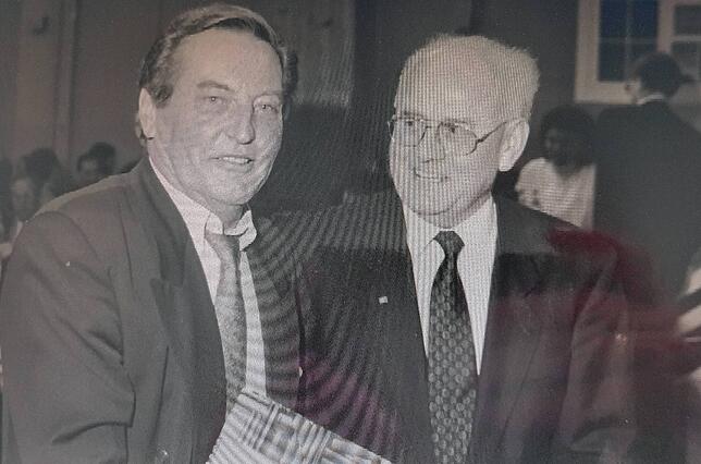 Der ehemalige CDU-Finanzminister des Landes Gerhard Mayer-Vorfelder mit dem ehemaligen Aufsichtsratsvorsitzenden der Volksbank Singen ...