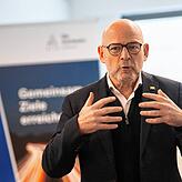 Winfried Hermann.