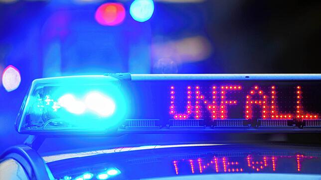 Weil ein Autofahrer zu spät bremst, kommt es bei Bodman-Ludwigshafen zu einem Auffahrunfall.