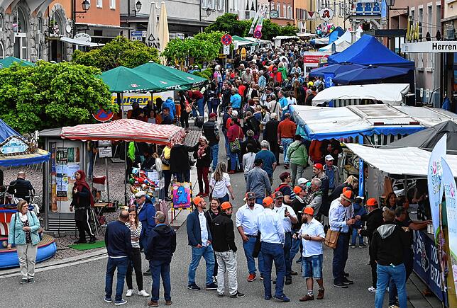 Viele Besucher waren im vergangenen Jahr am Straßenmarkt des Schweizer Feiertags unterwegs. Auch für dieses Jahr rechnen die ...