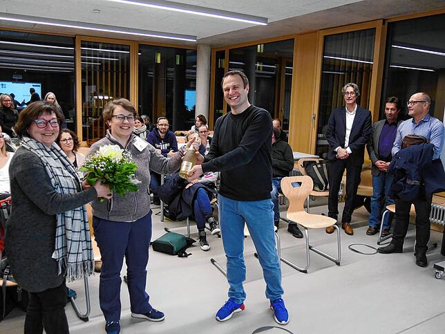 Für sie ist Schluss: Johanna Vogt (Mitte) gab ihren Posten als Vorsitzende des Konstanzer Gesamtelternbeirats ab. Ihre Nachfolgerin ...