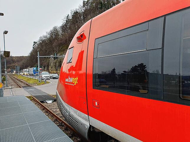 Bis zum Fahrplanwechsel im Dezember 2023 sollen Regionalzüge von Waldshut nach Stühlingen und zurück im Zwei-Stunden-Takt verkehren. Die ...