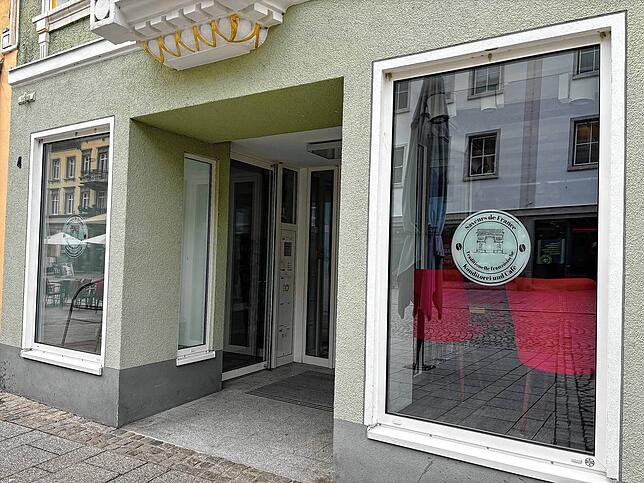 Seit kurzem leer: Das französische Café in der Niederen Straße.
