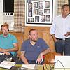 Pascal Zimmerli, Sven Sutter und Manoj Thanathethu (von links) stellen ihr Konzept für einen Dorfladen in Warmbach vor.