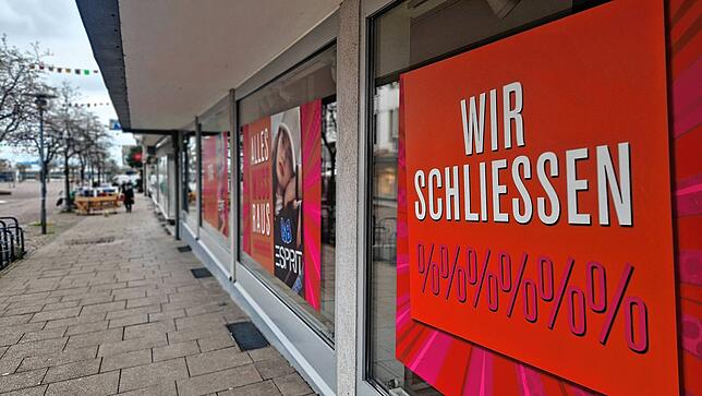 Noch klebt die Werbung für den Ausverkauf des Esprit-Geschäfts an den Schaufenstern. Das soll sich bald ändern.