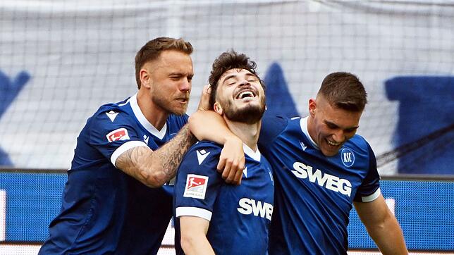 Doppeltorschütze für den KSC gegen Paderborn: Lilian Egloff (M.).