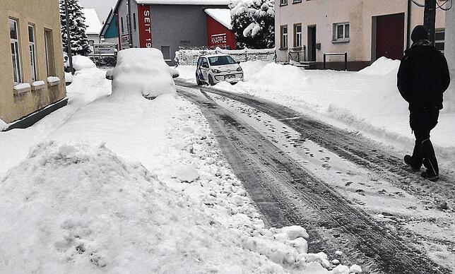 In Pfullendorf muss dann auch mal die Straße als Fußgängerweg benutzt werden.