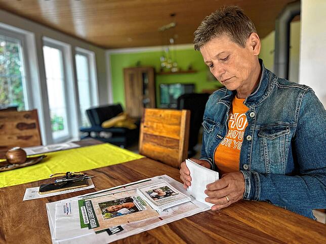 Mit Flyern und Plakaten werben Kerstin Schäfer und ihre Familie für die Typisierungsaktion, die am 23. Juli in Obereschach stattfindet.