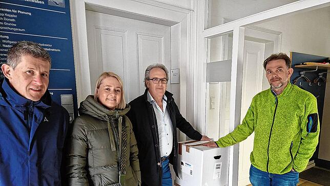 Vertreter der Bürgerinitiative „So-it!“ im März 2024 bei der Überreichung von 3452 schriftlichen Einwänden (von links): Volker Sauter, ...