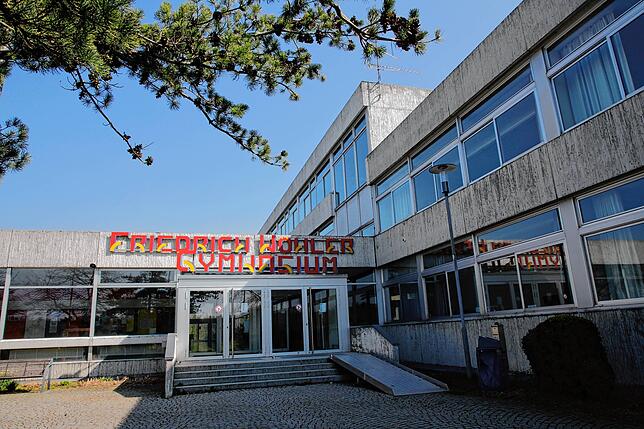 Wird dringend benötigt: Die Dachsanierung am Friedrich-Wöhler-Gymnasium.