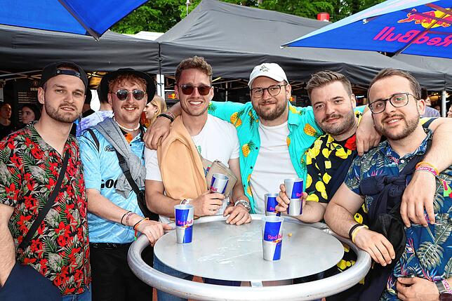 Bild 16: Im Stadion wird am zweiten Tag des Campus-Festivals nochmals aufgedreht