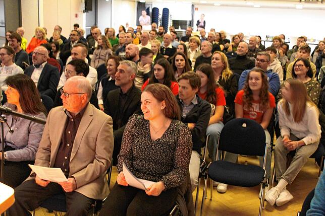 Der Saal des Bürgerhauses Adler Post ist bei der diesjährigen Sportlerehrung gut gefüllt.