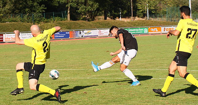 Mit dem Fuß: Bujar Halili trifft zum 4:2.