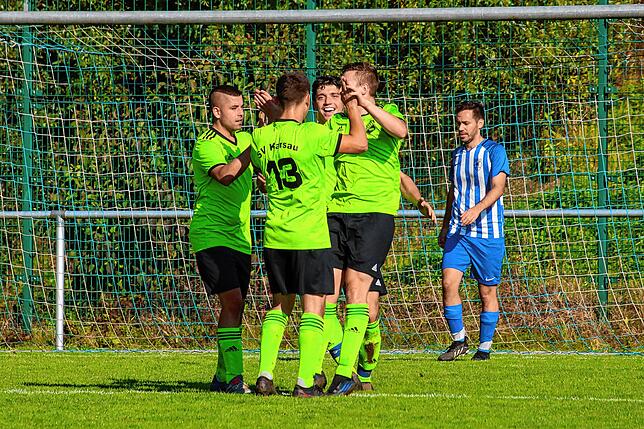 Bild 20: SV Karsau verteidigt die Tabellenspitze durch einen 4:2-Erfolg gegen Verfolger Spvgg. Wehr