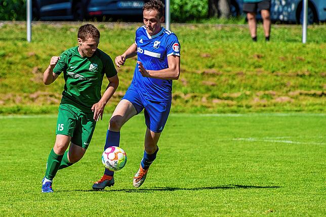 Bild 7: FC Weizen rettet sich durch das 2:1 beim SV Rheintal vor dem Direktabstieg &ndash; und wir haben Bilder!