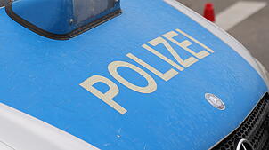 (Symbolbild) Die Polizei sucht Zeugen eines Unfalls an der Kreuzung Europastraße/Grenzbachstraße.