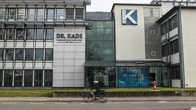 So kennen die Konstanzer das Areal: Eines der Gebäude des Pharmaherstellers Dr. Kade von der Reichenaustraße aus gesehen.