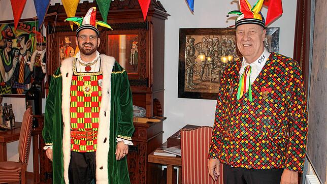 Fastnacht 2022 könnte kommen! Die Gerichtsnarren Markus Buhl (li.) im Großen Dienstanzug und Martin Bosch im Kleinen Dienstanzug wären ...