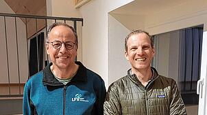 Revierleiter Werner Hornstein und Rainer Wendt, der neue Leiter des Kreisforstamtes (von links), präsentieren ihre Pläne in Aach. Foto: ...
