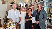 Citymanager Thomas Herr mit Ulrike Kaiser, Marga Grießhaber, Fabienne Vosseler (alle drei von TeeMa) und Oberbürgermeister Jürgen Roth ...