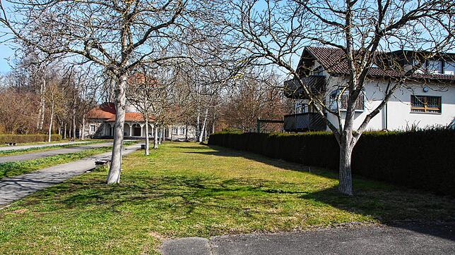 Auf der Wiese neben der Allee am früheren Haupteingang des Hauptfriedhofs soll ein Café für Trauernde entstehen. Alle Fraktionen im ...
