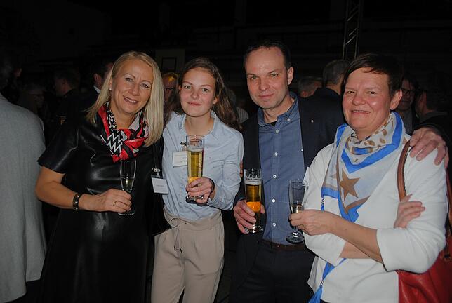 Gemeinsam: Brigitte Siebold, Franziska Holzbach, Jörg Holzbach (Stadtrat der Freien Wähler aus Waldshut-Tiengen) und seine Frau Silke ...