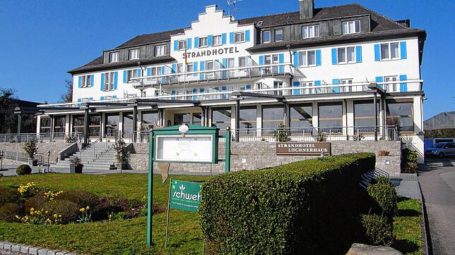 Bereits geschlossen haben das Strandhotel Löchnerhaus (Bild) und der Campingplatz Sandseele auf der Insel Reichenau &ndash; bis auf ...