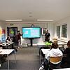 Unterricht wie im normalen Klassenzimmer: An der Geschwister-Scholl-Schule stehen hochwertige Container, weil während der Sanierung der ...