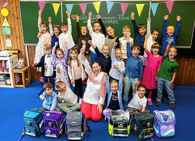 Die Klasse 1 der Grundschule Bohlingen mit ihrer Klassenlehrerin Nina Dachauer.