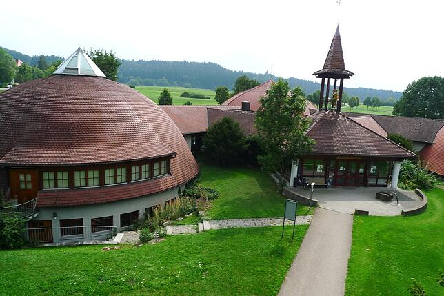 Der Narrenschopf von außen Der Narrenschopf in Bad Dürrheim trägt die Handschrift der Rebholz-Gruppe. Bild: Roland Sprich