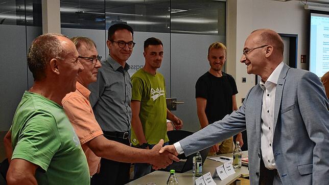 Treue der Verfassung, Gehorsam den Gesetzen, darauf hatte noch im Juli Bürgermeister Martin Ragg auch die Fraktion der Freien Wähler ...