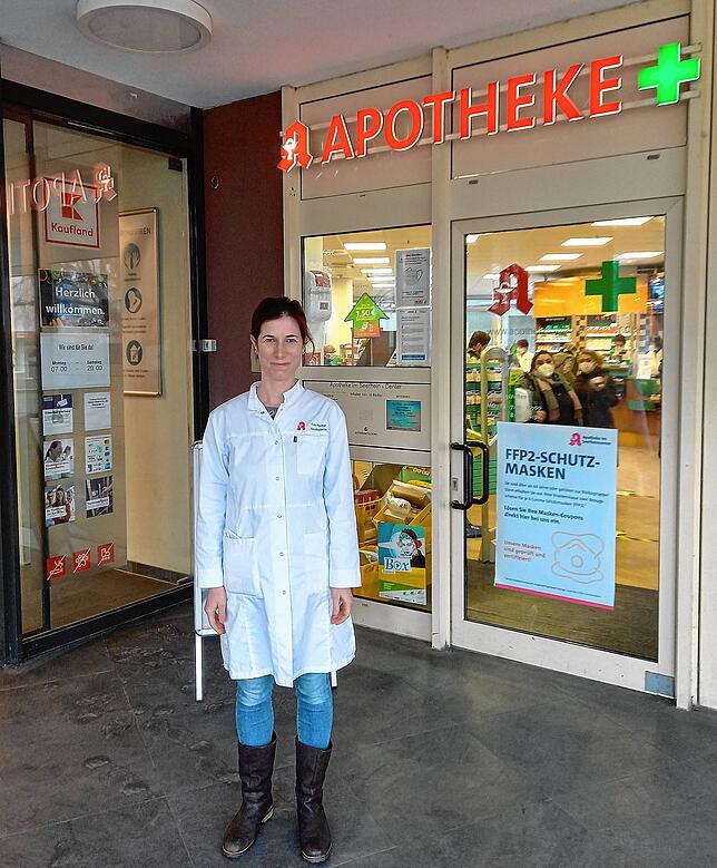 Stephanie Baskur freut sich über die gestiegene Wertschätzung für Apotheker in der Krise – in ihren Apotheken bietet sie ...