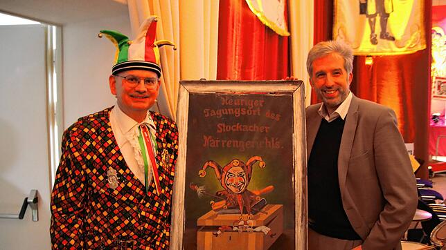 Narrenrichter Jürgen Koterzyna mit Gastredner Boris Palmer in der Pause der Dreikönigssitzung 2023.