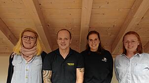 Geehrter und Vorstand (von links): Andrea Malzacher (Vorsitzende), Benjamin Ernst (22 Jahre), Christina Ernst (Kassiererin) und Michaela ...