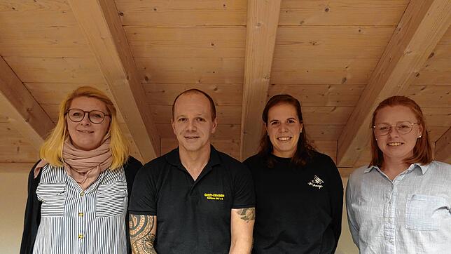 Geehrter und Vorstand (von links): Andrea Malzacher (Vorsitzende), Benjamin Ernst (22 Jahre), Christina Ernst (Kassiererin) und Michaela ...