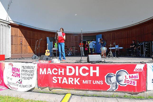 Bild 12: 1. Mai in Konstanz: So bunt war der Protest am Bodenseeufer – mit Reden und Kundgebung