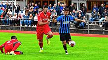 Offensivstark: Ersin Demircan (vorn, gegen den künftigen Laufenburger Eduard Nowak) verlässt die SG FC Wehr-Brennet und spielt nach der ...