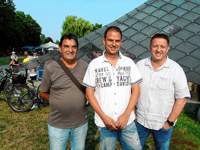 Lothar Rapp, Oliver Preiser und Marc Burger (von links) von der Bürgerstiftung Radolfzell holen zum Jubiläum die Big Band der Bundeswehr ...