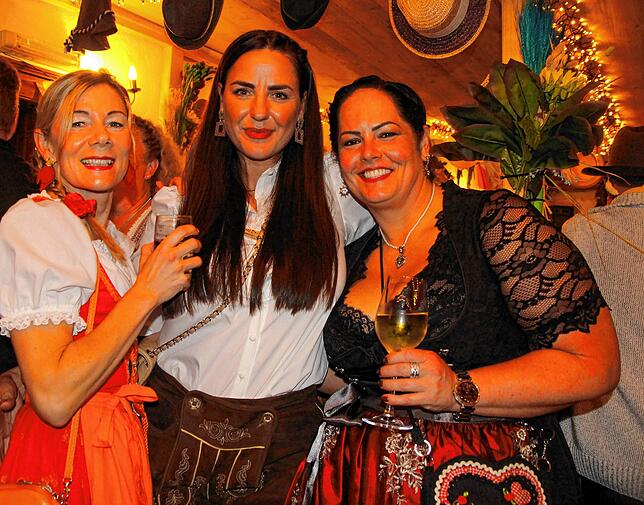 Bild 13: Dirndl und Lederhosen bestimmten das Bild beim Bräunlinger Almabtrieb