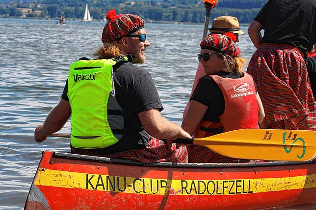 Bild 13: Radolfzell: Rein ins Boot und gleich ins Wasser: Das Großkanadierrennen 2025 in Bildern