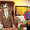 Narrenrichter Jürgen Koterzyna hält im Narrenstüble eine Ein-Mann-Dreikönigssitzung ab, die am Dreikönig-Abend zu sehen ist. Bild: Lukas ...