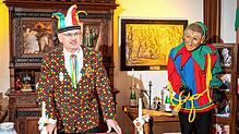 Narrenrichter Jürgen Koterzyna hält im Narrenstüble eine Ein-Mann-Dreikönigssitzung ab, die am Dreikönig-Abend zu sehen ist. Bild: Lukas ...