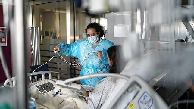 Ein Bild aus dem Klinikum Lausanne., aufgenommen im Januar. Die Situation in Schweizer Krankenhäuser hat sich etwas entspannt &ndash; ...