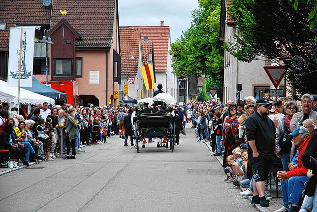 Mit einem großen Fest und einem Festumzug wurden 900 Jahre Grießen gefeiert.