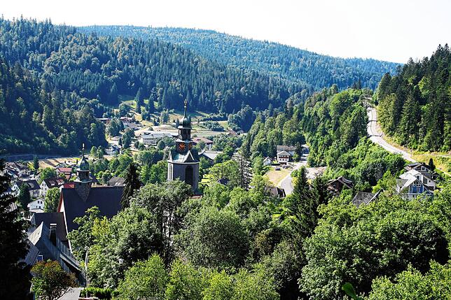 Eingebettet in bunte Mischwälder liegt der heilklimatische Kurort Todtmoos im oberen Wehratal