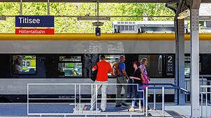 Der Bahnhof Titisee (Archivbild). Wegen eines Erdrutsches ist die Bahnstrecke zwischen Titisee und Seebrugg gesperrt worden