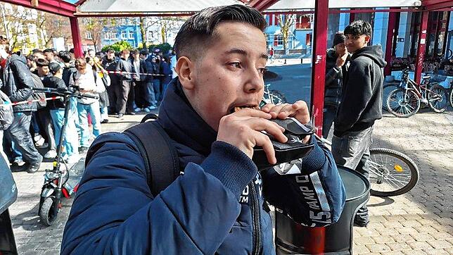 Bild 2: Hunderte Konstanzer warten auf den 1-Cent-Döner: Unglaubliche Szenen in Bildern festgehalten