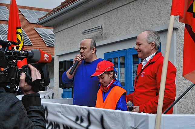 Am Samstag den 13.4.2019 fand auf dem Fabrikgelände der Firma Lauffenmühle in Lauchringen eine Kundgebung mit rund 800 Teilnehmern ...
