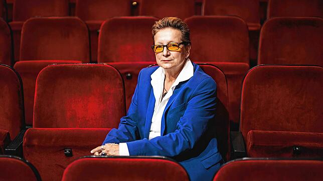 Verlängert um drei Jahre und bleibt bis Sommer 2028 in Konstanz: Karin Becker, Intendantin des städtischen Theaters.