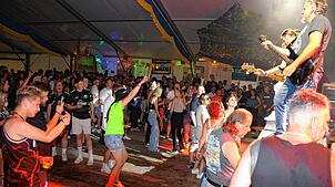 Ausgelassene Partystimmung hat am Samstagabend während der Revival-Rock-Party mit der Coverband Pull geherrscht. Die Musiker haben das ...
